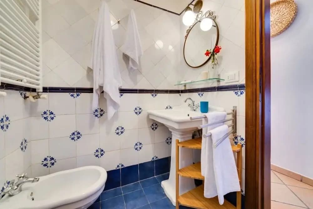 Modern & Charming 3 bed Flat in Central Location - photo 9