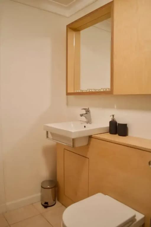2 Bedroom Central Apartment - photo 9