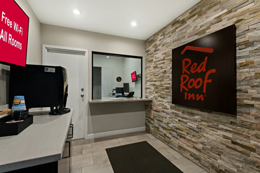 Red Roof Inn Los Angeles - Wilmington, CA - photo 4