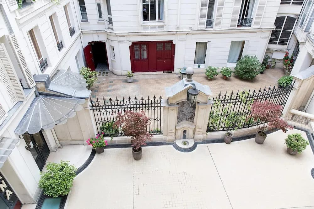 Monceau Chic I Charming 1 Bed Apt in the 8th - photo 1