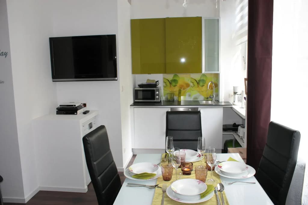 GoVienna Small Modern Apartment - photo 3