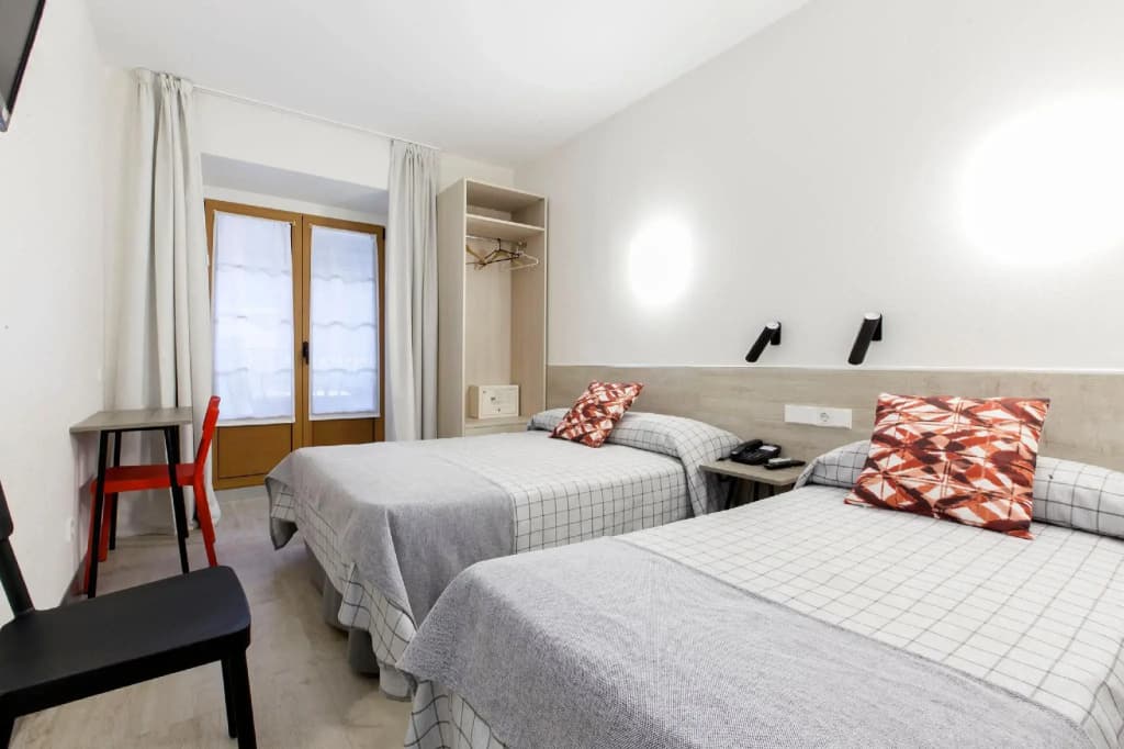 Hostal Castilla II - Puerta del Sol - photo 4