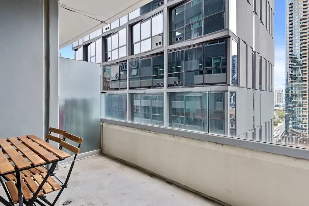 Central 2-bed Apartment With Parking, - photo 1