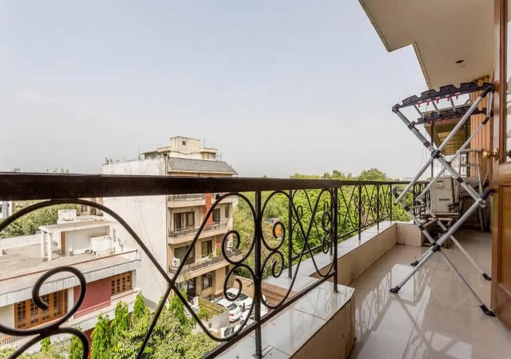 Bluo 1Bhk - Defence Colony Market, Lift, Balcony - photo 6
