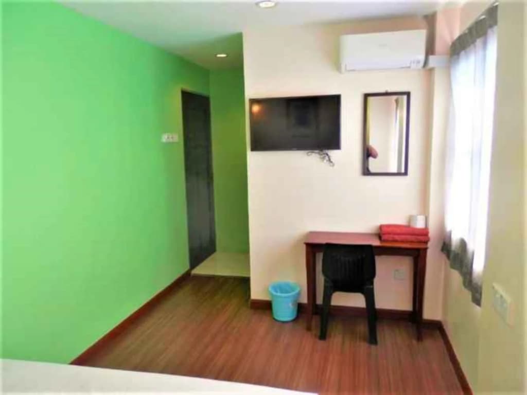 Travellers Planet Hotel & Guest House - photo 11