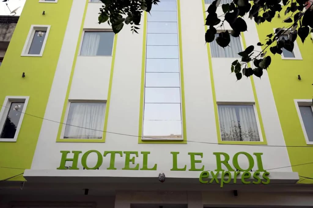 Hotel Le Roi Express @ Karol Bagh - photo 1