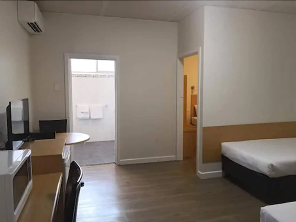 Dandenong Motel - photo 2