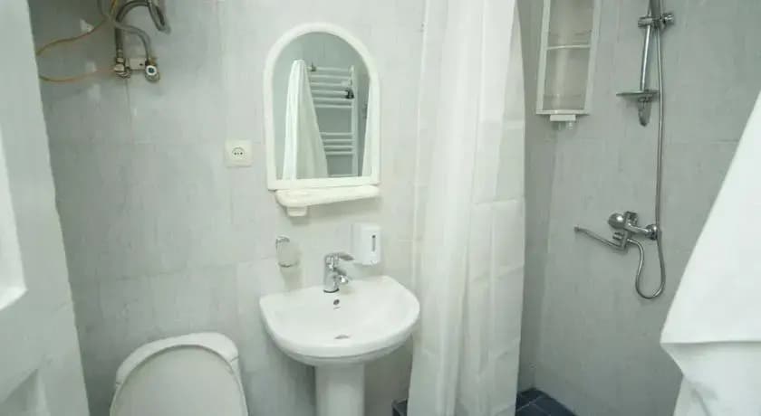 Red Wall Hostel - photo 4