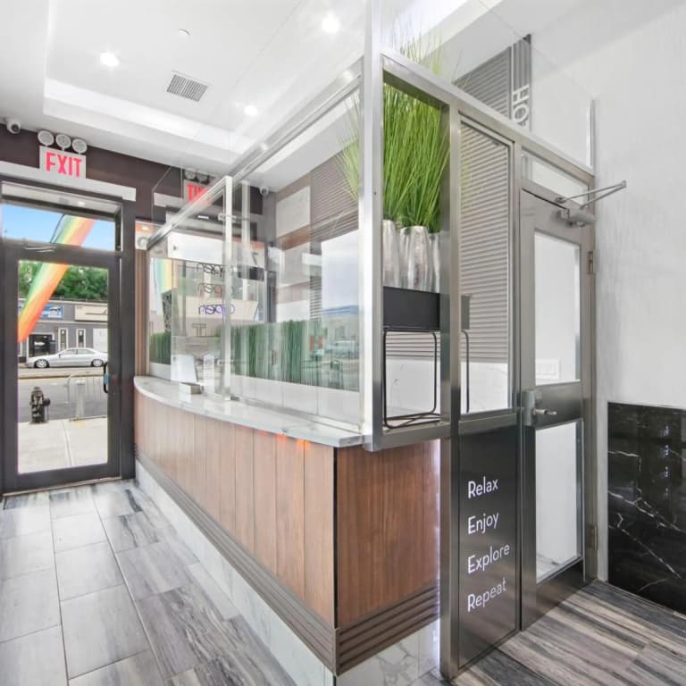 Hotel 365 Bronx - photo 18