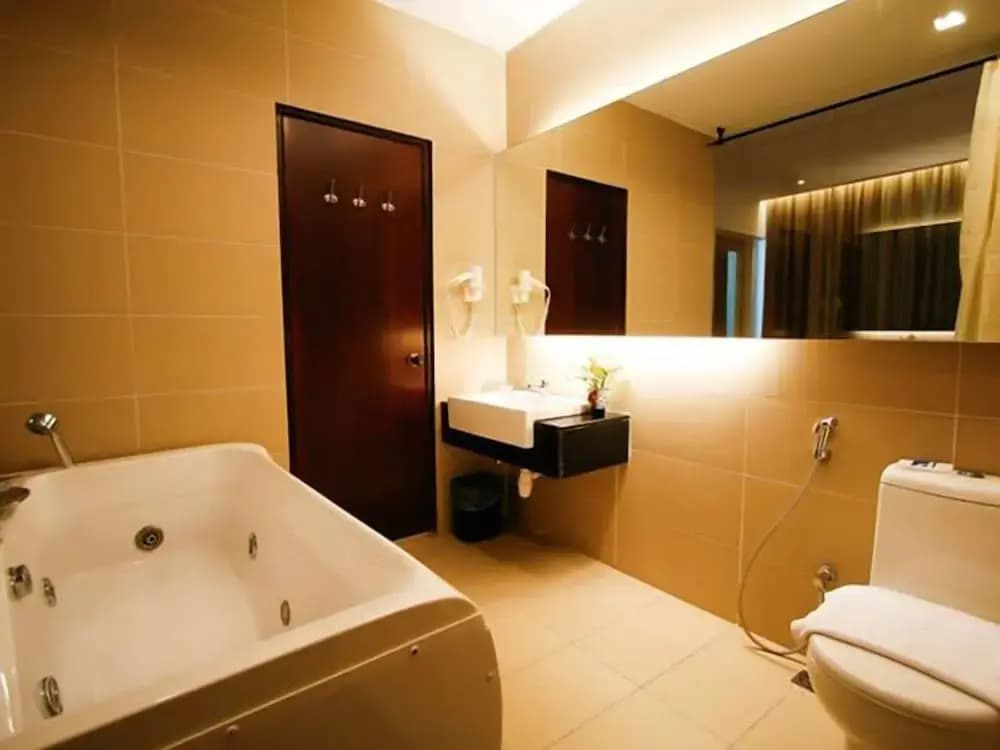 D Hotel Seri Iskandar - photo 8