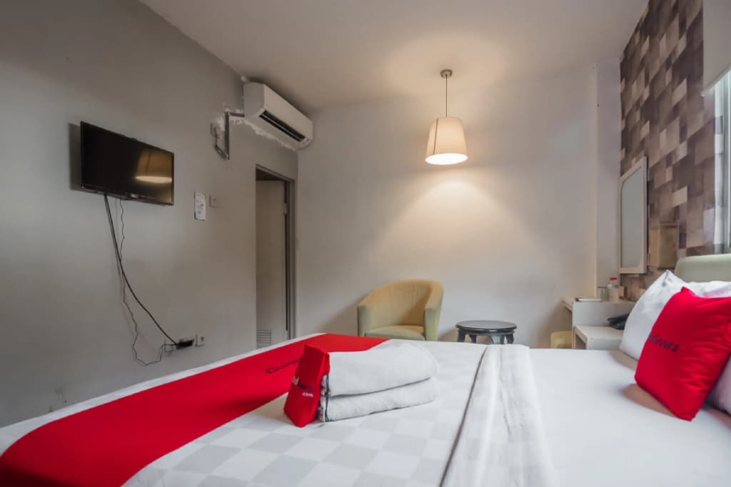 RedDoorz Plus near Mangga Besar Station 2 - photo 3