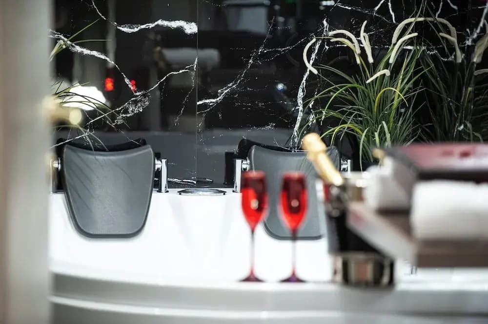Farnese Jacuzzi Apartment - photo 10