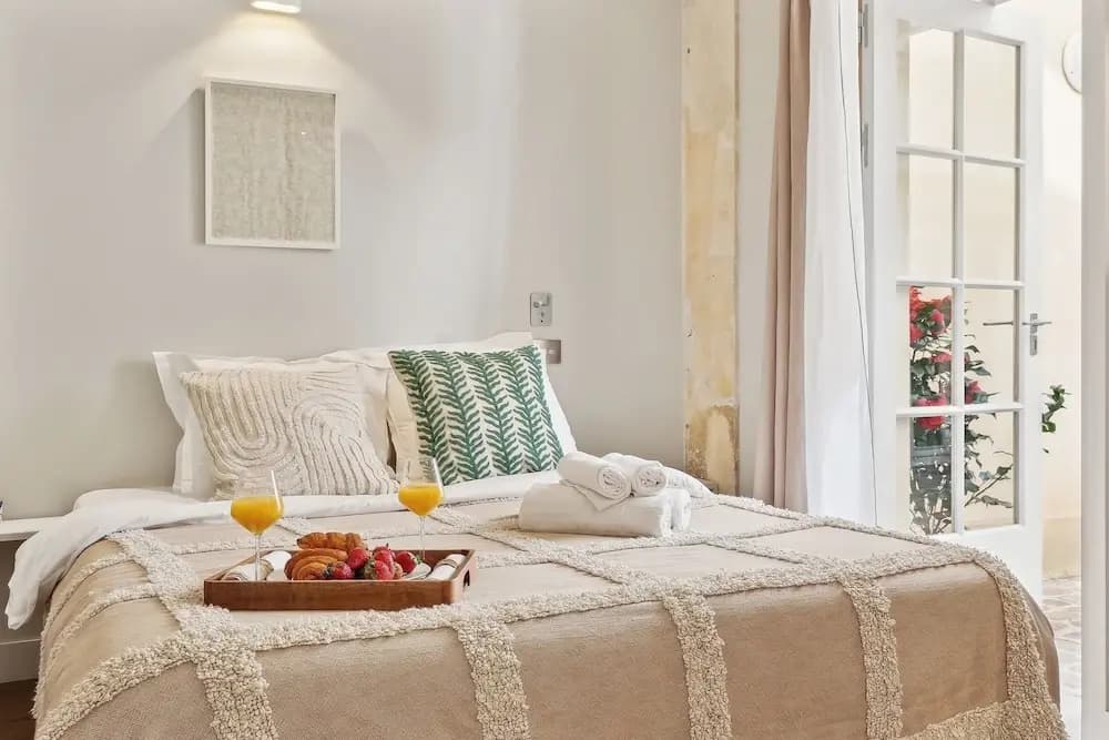 Chic 2BR 2BA near Place des Vosges - photo 1