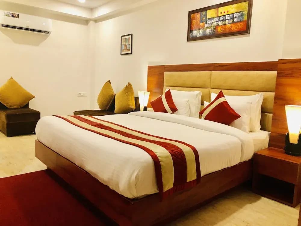 Red Crown Hotel - photo 6