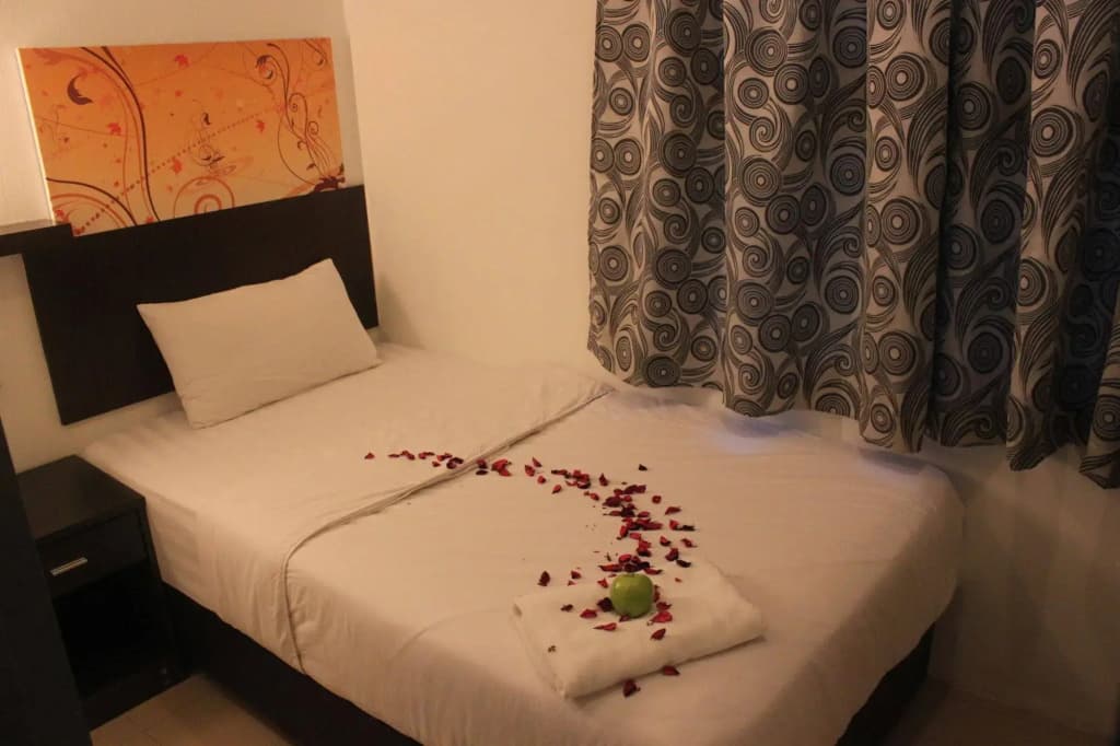 Apple 1 Hotel Queensbay - photo 7