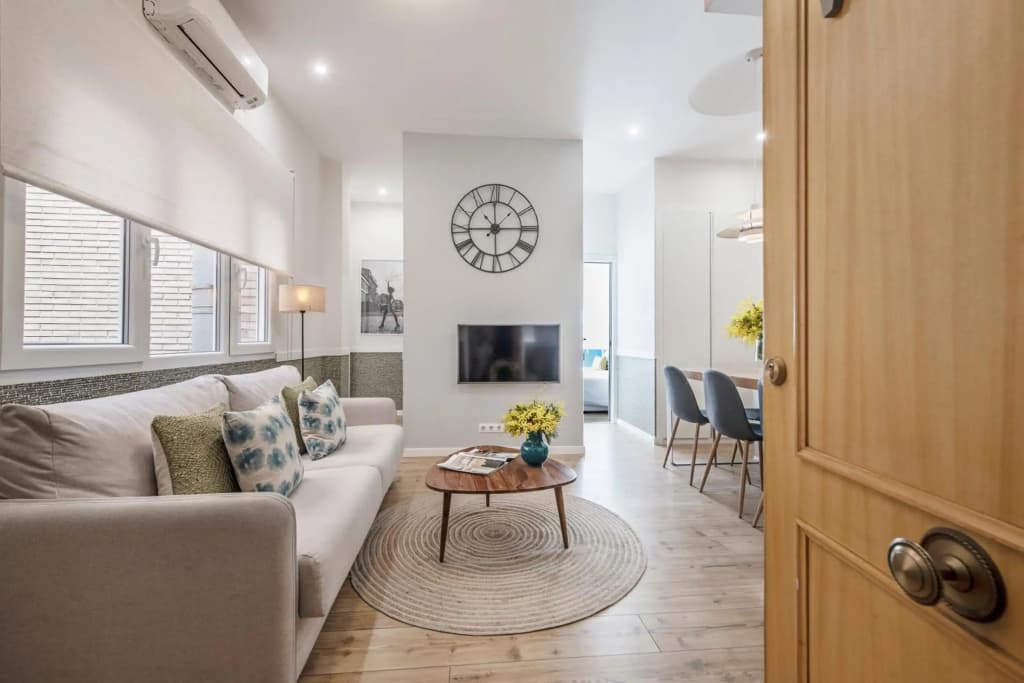 Stunning & Bright 2BD 2BTH – CITY CENTER -GRAN VIA - photo 39
