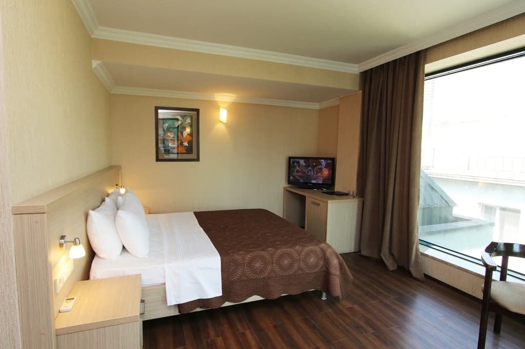 Batesta Hotel - photo 3