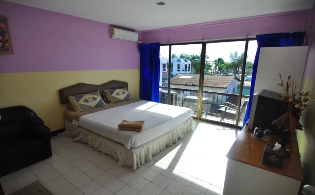 Bluewhale Guesthouse - photo 2