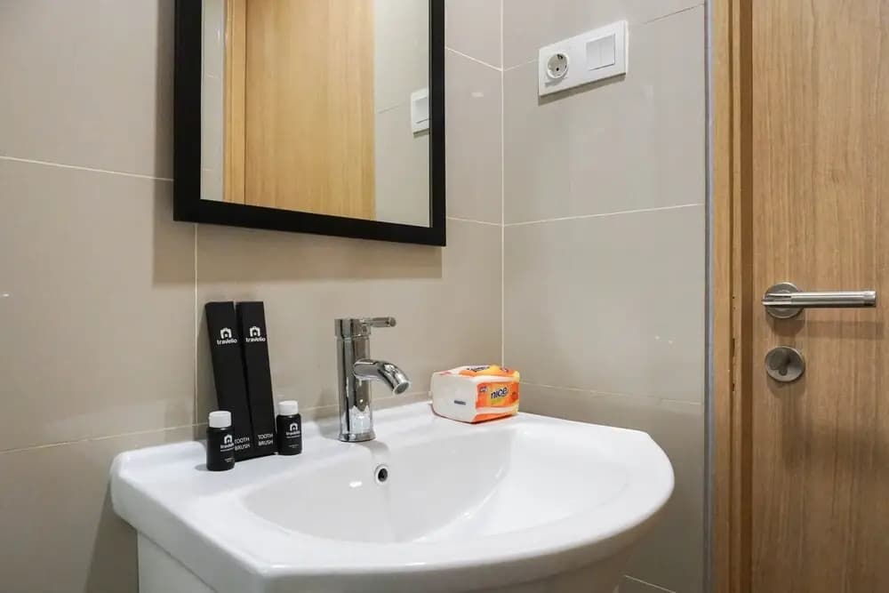 Modern 2BR Apartment at Maqna Residence - photo 7