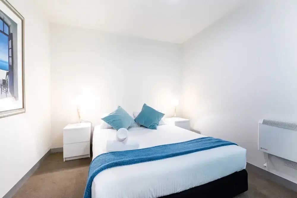 Raphael 2Bdr Carlton Apartment - photo 2