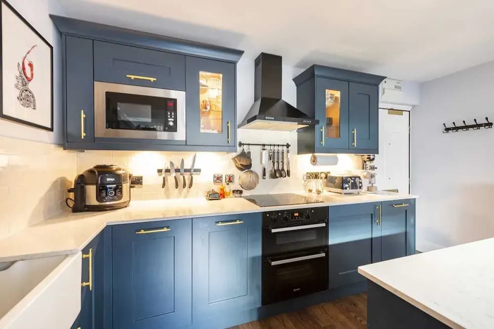 Beautiful One Bed Apartment In East London - photo 14