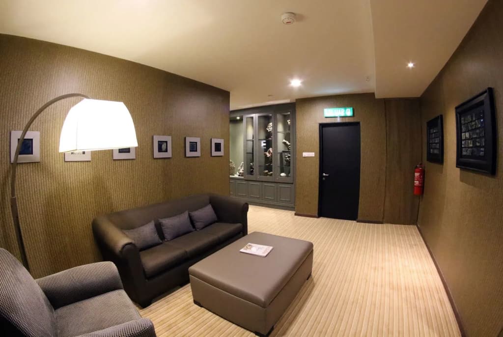 Bedrock Hotel - photo 12