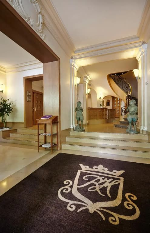 Royal Hotel Paris Champs Elysées - photo 16