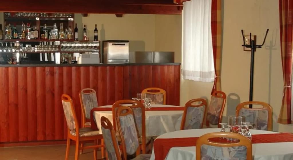 FREE PARKING, FREE BREAKFAST, only 15 minutes to City Center - photo 11