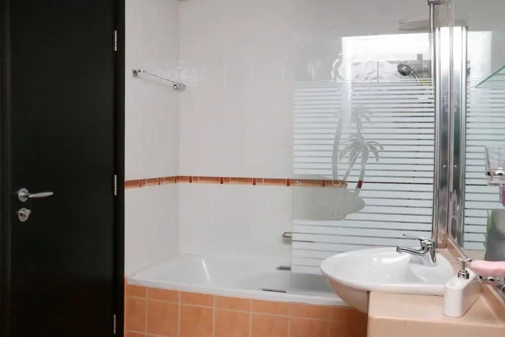R&H La Riviera - photo 15