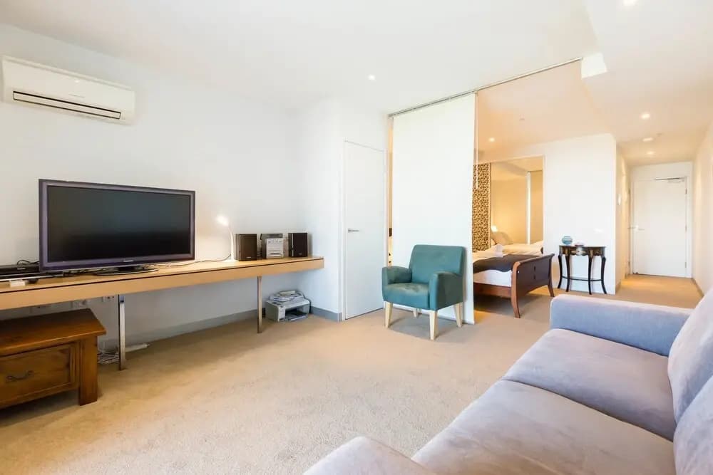 Leila, 1BDR Melbourne Apartment - photo 3