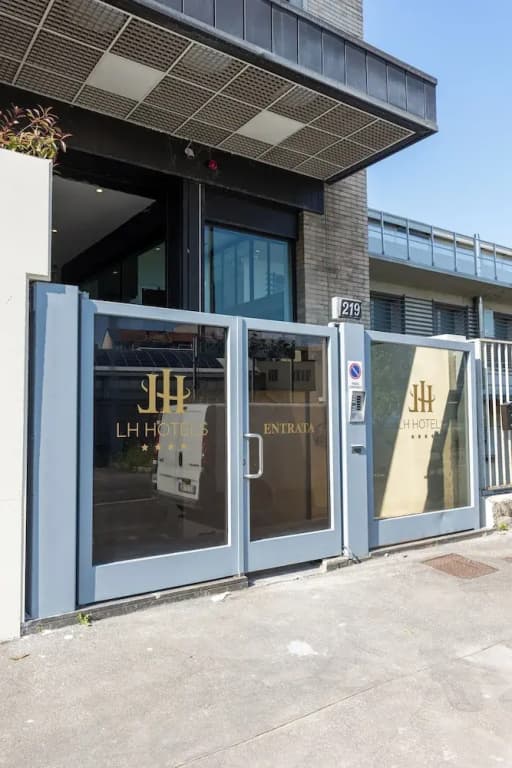 Lh HOTELS - photo 1