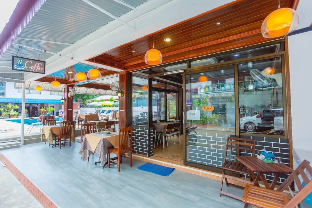 Rabbit Mansion Patong Hotel - photo 32