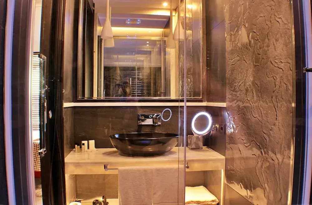 RSH Spanish Steps Luxury Apartment - photo 8