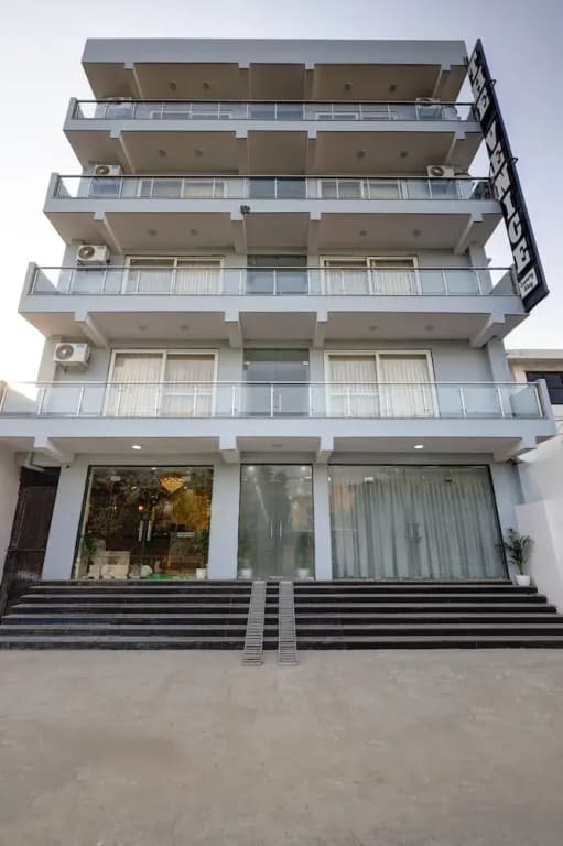 Hotel The Venice- Near Indraprastha Apollo Hospital - photo 1