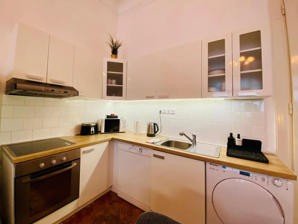 Deco House - Huge central two bedroom - photo 17