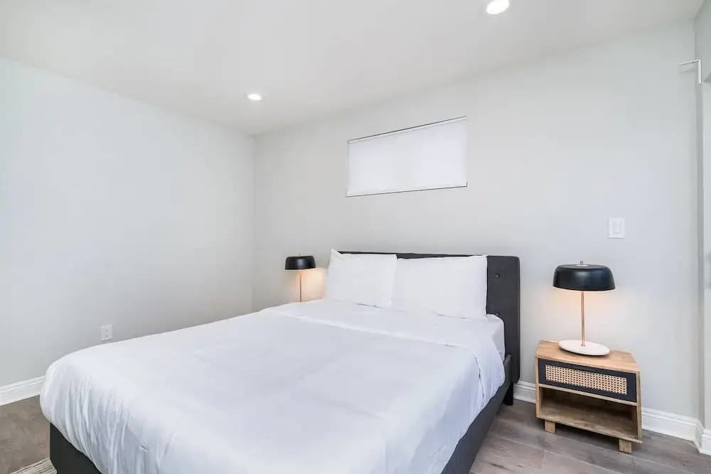 Brand NEW Luxury Modern 3bdr Townhome In Silver Lake - photo 5