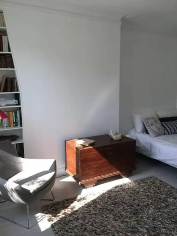 Modern Studio In Paris With Balcony - photo 4