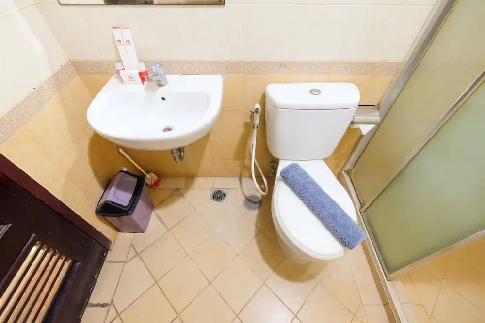 Spacious Riverside Pluit Apartment - photo 8