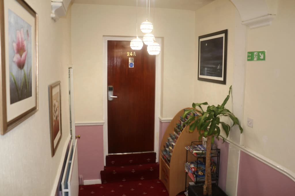 Barry House - photo 10