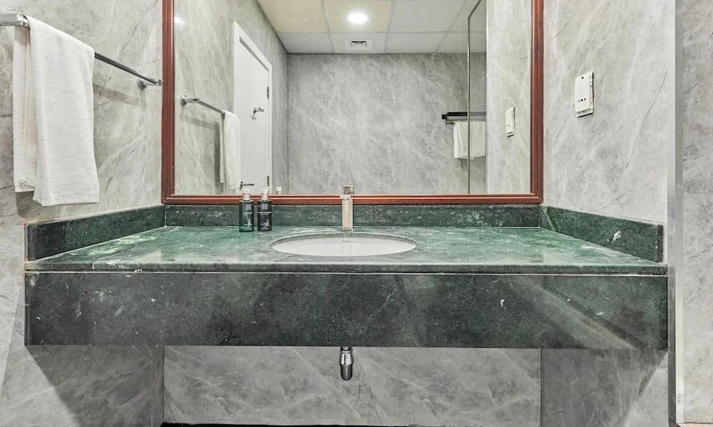 bnbme - Emirates Crown - 2BR & Maid Room - photo 9