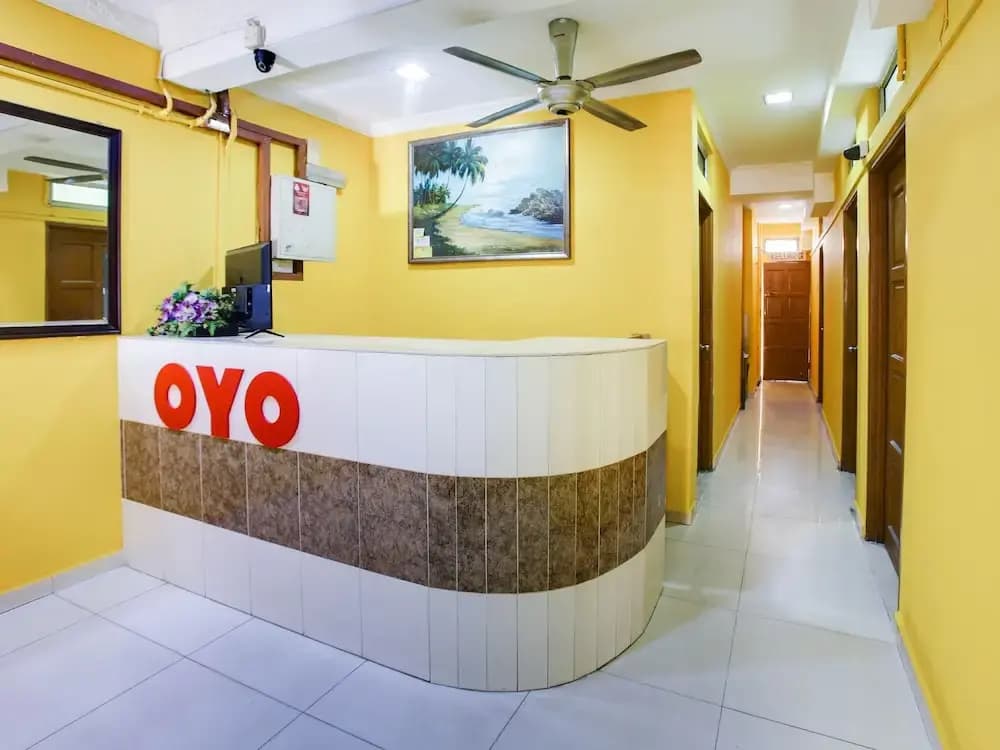 OYO 89406 Lucky Budget Hotel - photo 2