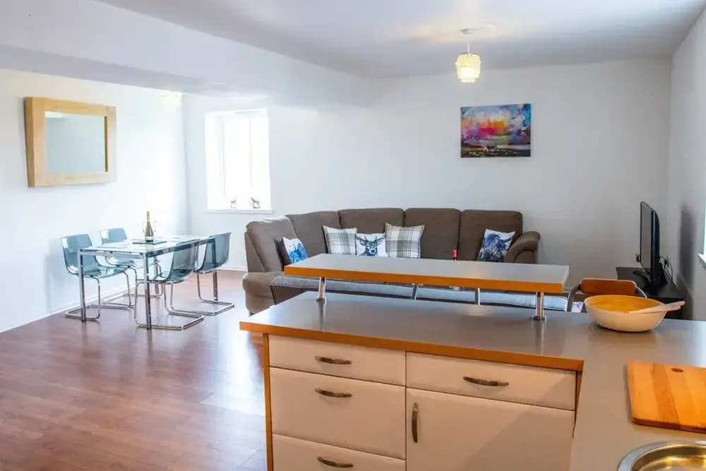 Spacious Flat In Converted Sugar Store - photo 12