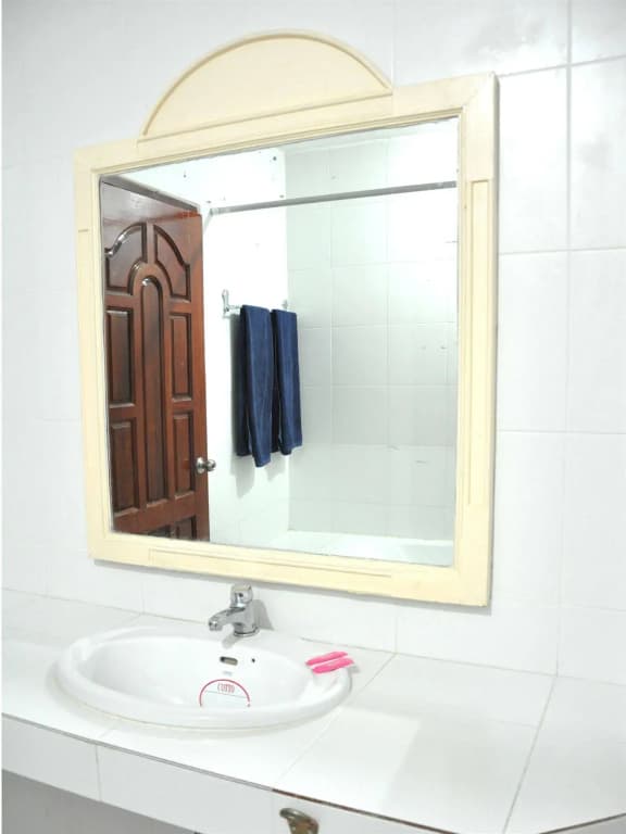 Highfive Hotel - photo 10