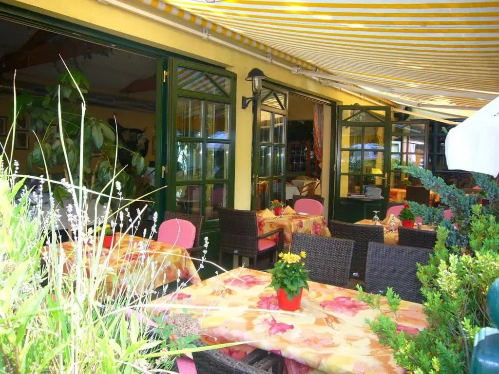 Strebersdorferhof - Essen Schlafen Leben - photo 9