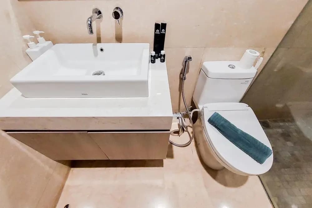 Stylish and Luxury 2BR Apartment in Veranda Residence Puri - photo 7