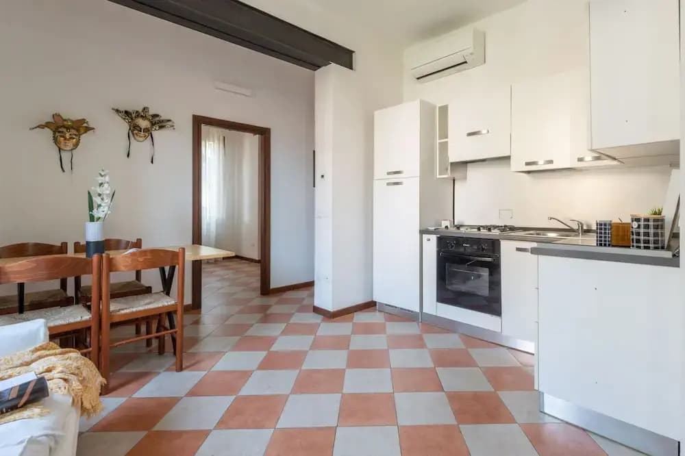 Close to Venice Apartment - photo 3