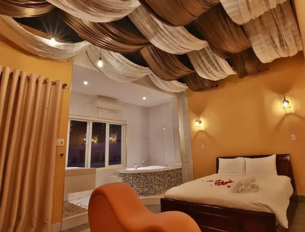 Lotus Hotel - The Cupid Room - photo 4