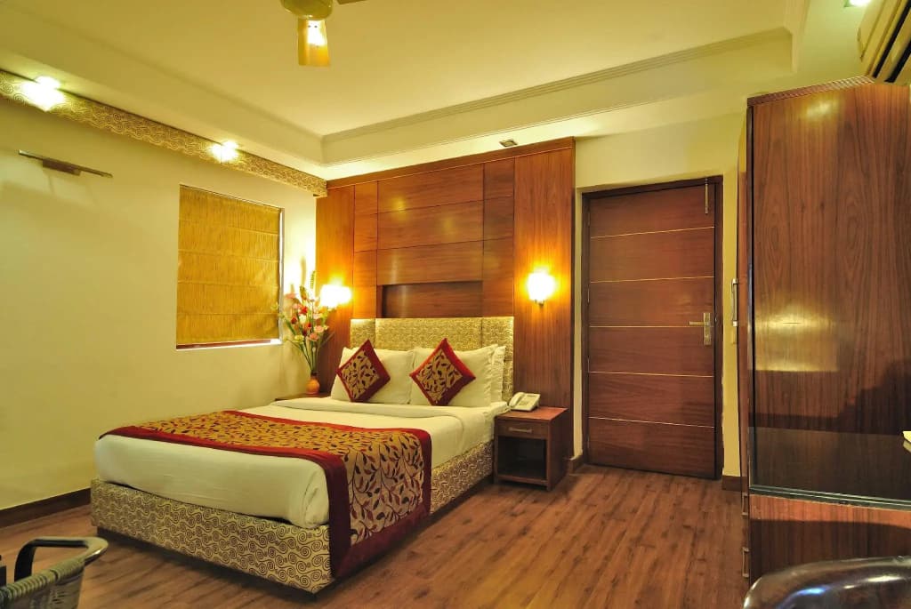 Hotel Krishna Residency at Dwarka - photo 3