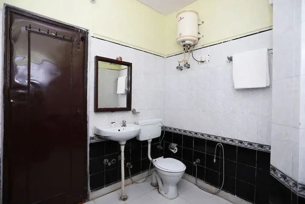 OYO 9534 Hotel Heights - photo 7