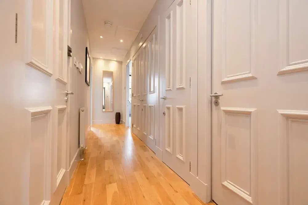 Stylish 2-bed flat in New Town - photo 31